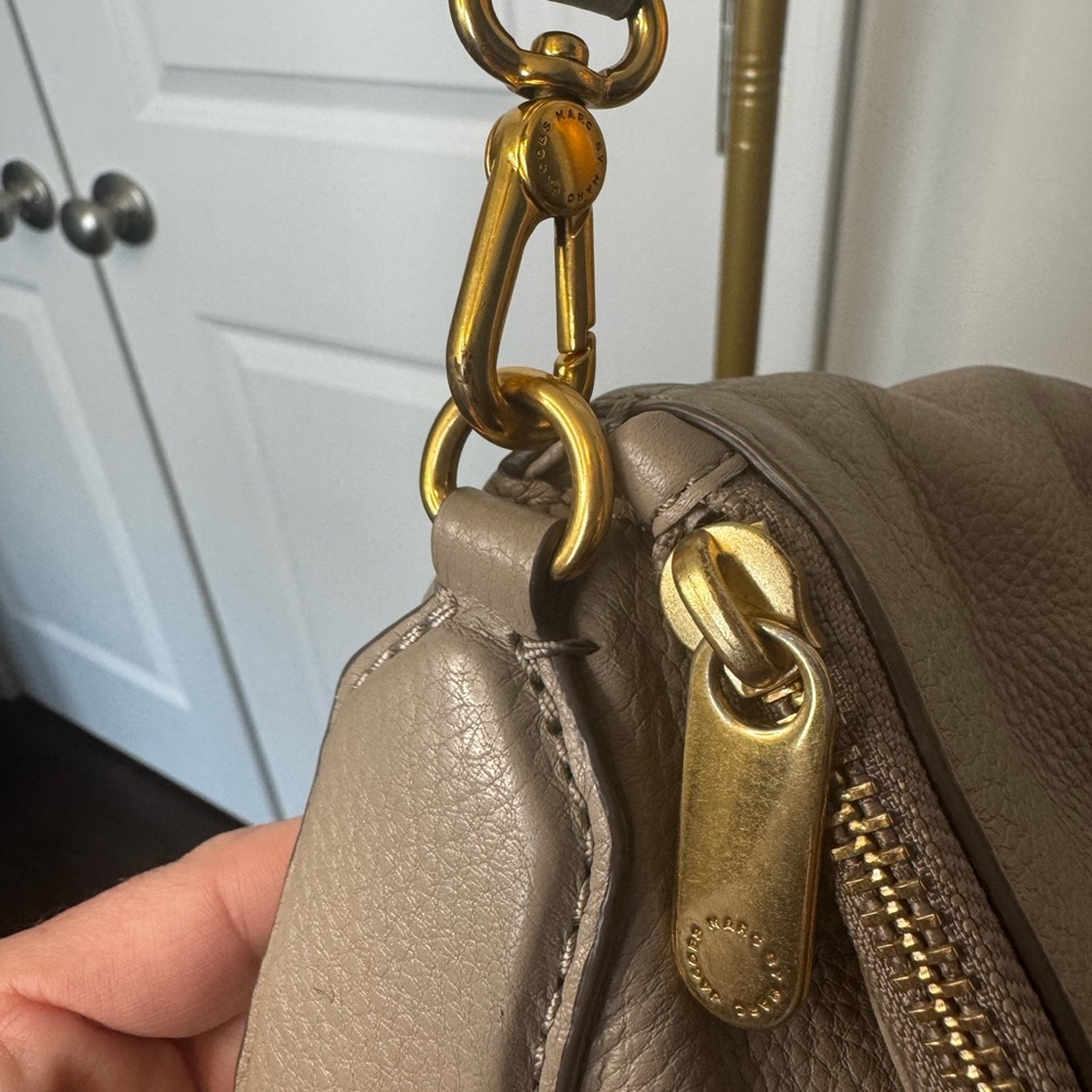 Marc by Marc Jacobs Beige Pebbled Leather Crossbody with Gold Hardware - Picture 6 of 7
